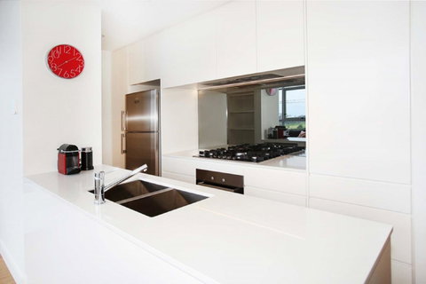 Gadigal Groove - Modern And Bright 3BR Executive Apartment In Zetland With Views - Hotel Accommodation 3