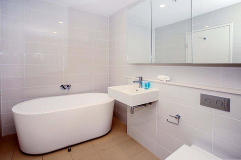 Gadigal Groove - Modern And Bright 3BR Executive Apartment In Zetland With Views - Hotel Accommodation 8