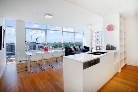 Gadigal Groove - Modern And Bright 3BR Executive Apartment In Zetland With Views - Hotel Accommodation 2