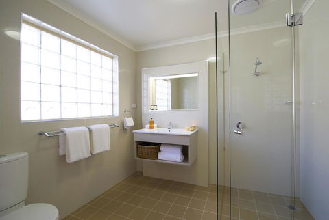 Marty's @ Little Beach - Hotel Accommodation 12