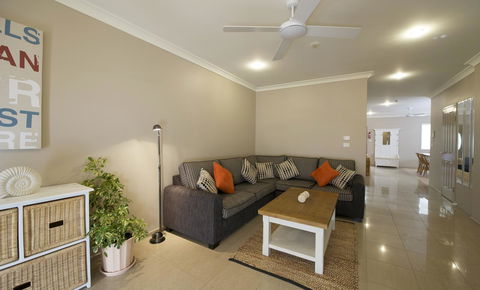 Marty's @ Little Beach - Hotel Accommodation 11