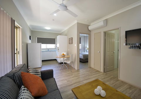 Marty's @ Little Beach - Hotel Accommodation 17