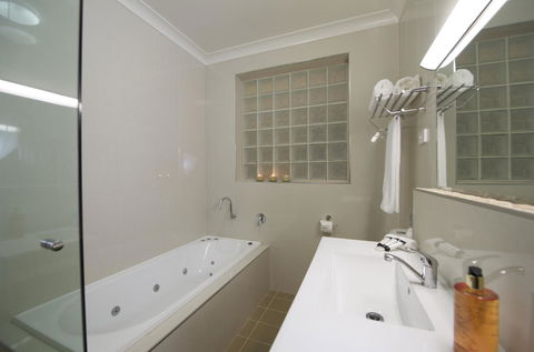 Marty's @ Little Beach - Hotel Accommodation 19