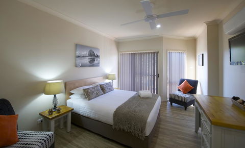 Marty's @ Little Beach - Hotel Accommodation 25