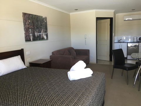 Balranald Club Motel - Hotel Accommodation 3