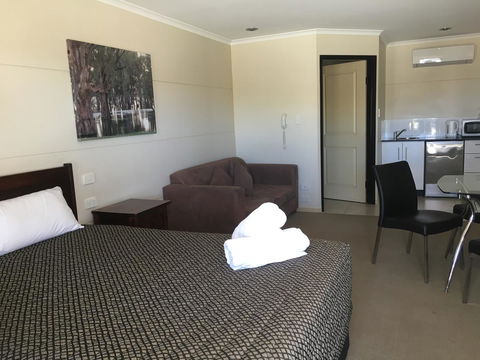 Balranald Club Motel - Hotel Accommodation 2