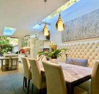 3 Storey Home Close Walk to Fox Studios SCG  City - Hotel Accommodation