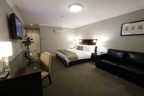 Carlyle Suites & Apartments - Hotel Accommodation 4