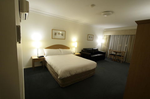 Carlyle Suites & Apartments - Hotel Accommodation 5