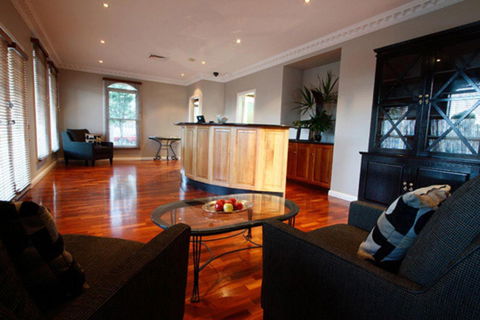 Carlyle Suites & Apartments - Hotel Accommodation 1