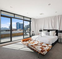 Darling Harbour Penthouse ViewsJacuzzi - Hotel Accommodation