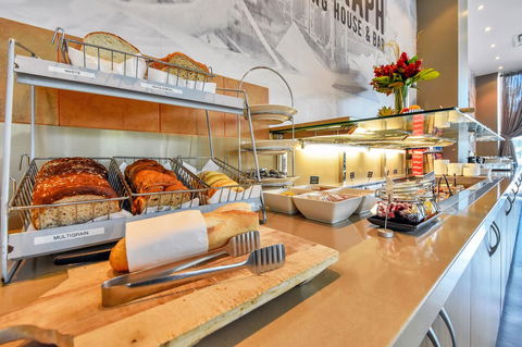 Mantra On The Esplanade - Hotel Accommodation 13