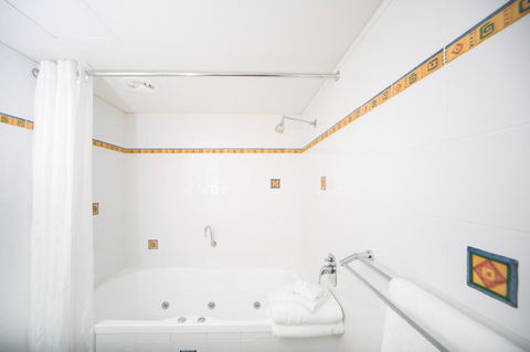 Corrigans Cove - Hotel Accommodation 9
