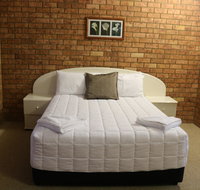 Golden Sands Motor Inn - Hotel Accommodation