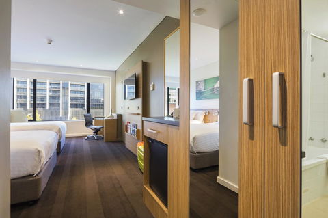 Crowne Plaza Canberra, An IHG Hotel - Hotel Accommodation 23