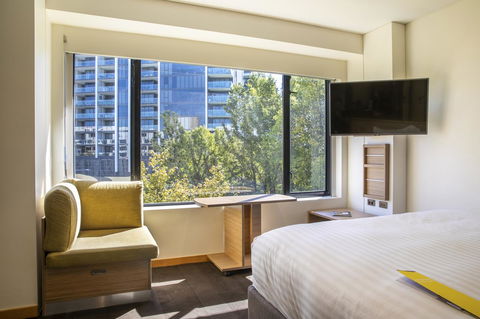 Crowne Plaza Canberra, An IHG Hotel - Hotel Accommodation 14