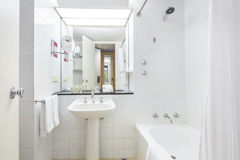 Crowne Plaza Canberra, An IHG Hotel - Hotel Accommodation 26