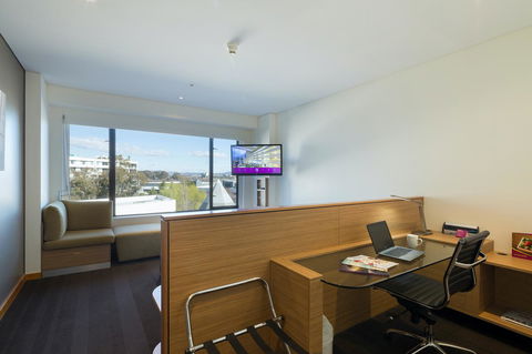 Crowne Plaza Canberra, An IHG Hotel - Hotel Accommodation 15