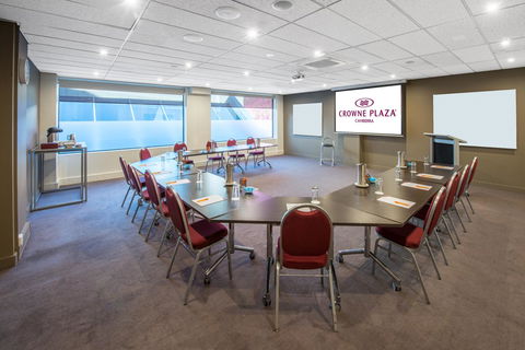 Crowne Plaza Canberra, An IHG Hotel - Hotel Accommodation 8