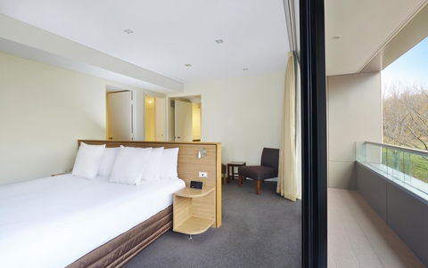 Crowne Plaza Canberra, An IHG Hotel - Hotel Accommodation 13