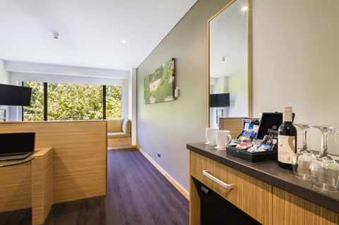 Crowne Plaza Canberra, An IHG Hotel - Hotel Accommodation 42