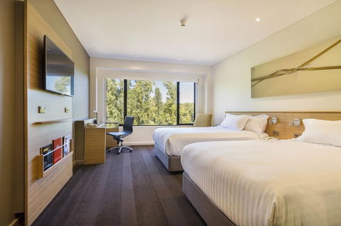 Crowne Plaza Canberra, An IHG Hotel - Hotel Accommodation 32
