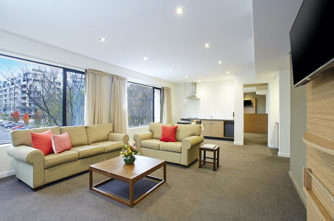 Crowne Plaza Canberra, An IHG Hotel - Hotel Accommodation 11