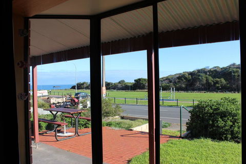 Bott's Beach Retreat - Hotel Accommodation 0
