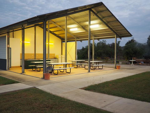 Bowen Holiday Park - Hotel Accommodation 3