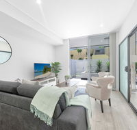 Brand new 2 bedrooms terrace with Free parking - Hotel Accommodation