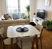Breathtaking River  City Views Free Parking  WiFi - Hotel Accommodation