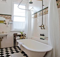 Breathtaking Views In Spacious Balmain House - Hotel Accommodation