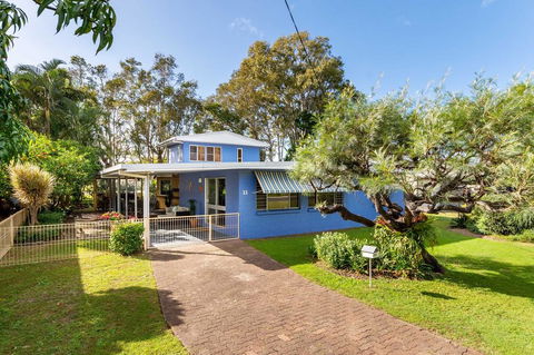 Bribie Beach House, Waterfront Directly Across The Road - Solander Esp, Banksia Beach - Hotel Accommodation 0