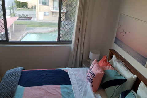 Bribie Beach King Bed Unit Overlooking Pool - Hotel Accommodation 3