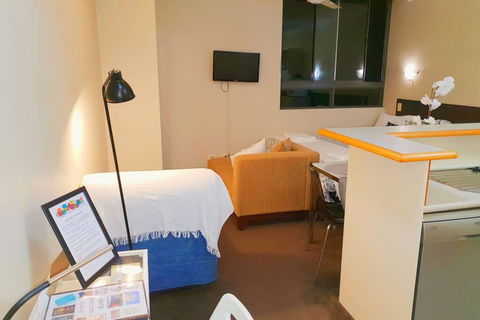 Brisbane City Resort Style Studio Waterfront Apartment - WINTER SPECIAL! - Hotel Accommodation 3