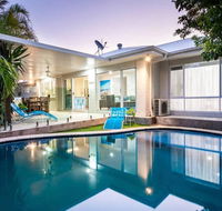 Broadbeach Waters Home With Private Pool - Hotel Accommodation
