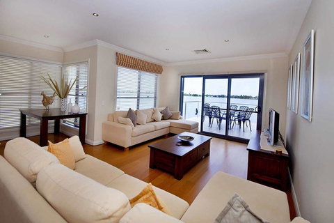 Brookwater- Waterfront On Lake Mulwala - Hotel Accommodation 1
