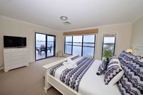 Brookwater- Waterfront On Lake Mulwala - Hotel Accommodation 0
