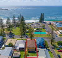 Burleigh Unit 2 -28 Clarence Street - Opposite Main Beach. - Hotel Accommodation
