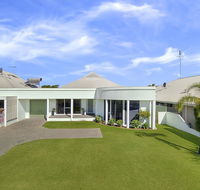 Busselton Beach House - Hotel Accommodation