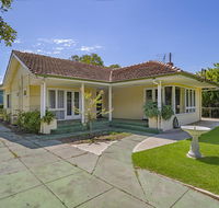 Busselton River Cottage - Hotel Accommodation