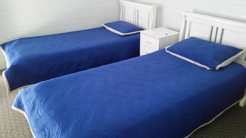 By The Sea Unit 3, 13 Esplanade, Kings Beach - Hotel Accommodation 3