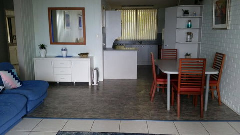 By The Sea Unit 3, 13 Esplanade, Kings Beach - Hotel Accommodation 1