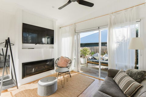 By The Seaside - Hotel Accommodation 0