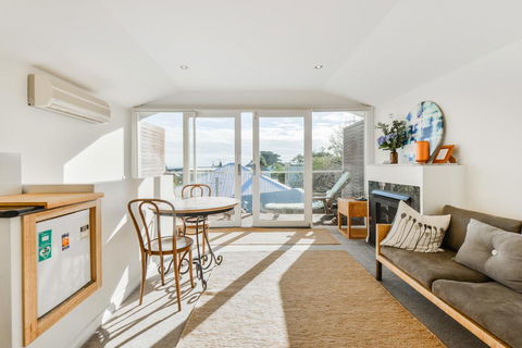 By The Seaside - Hotel Accommodation 1