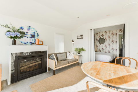 By The Seaside - Hotel Accommodation 2