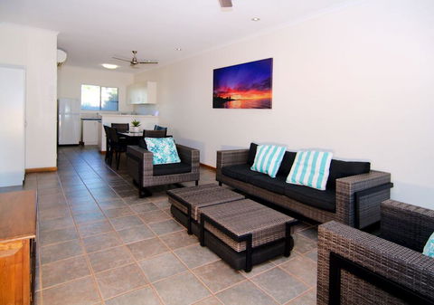 Cable Beach Apartments - Hotel Accommodation 2