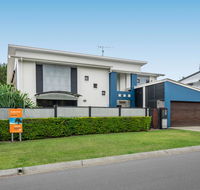 Campbell St 11 Moffat Beach - Hotel Accommodation