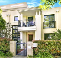 Campbelltown Most Sought After Park Central Home - Hotel Accommodation