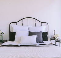 Capitol Executive Apartment on London Circuit - Hotel Accommodation